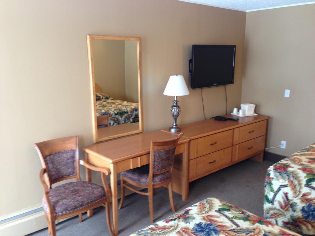 Travelodge By Wyndham Moose Jaw Exterior foto